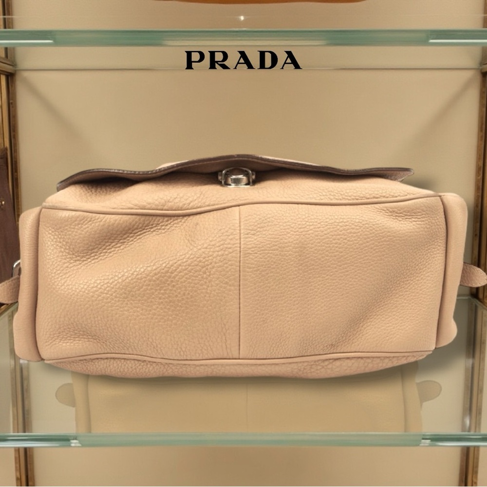 AUTHENTIC PRADA VITELLO DAINO BUTTERY TAN PEBBLE LEATHER HOBO LUXE SHOULDER BAG. - Picture 4 of 14